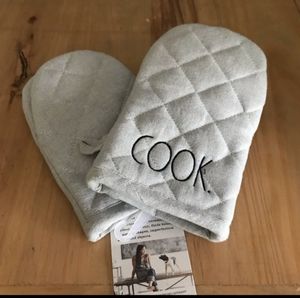NWT Rae Dunn Cook Oven Mitts / Gloves